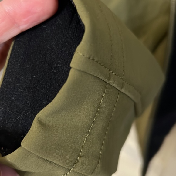 Marmot green jacket with faux fur hood - Picture 4 of 4